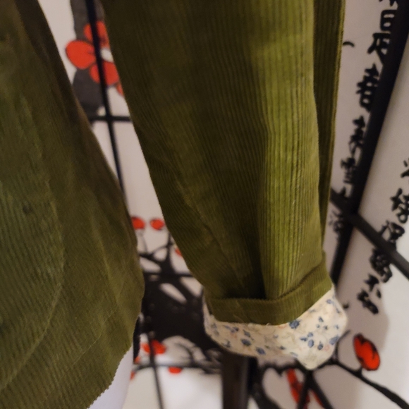 TWENTY-TWENTY LADIES SHORT OLIVE GREEN CORDEROY JACKET FLORAL LINING/SIZE MEDIUM - Picture 11 of 12
